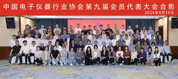 防靜電協(xié)會(huì)會(huì)議上卡帕爾榮獲“中國防靜電裝